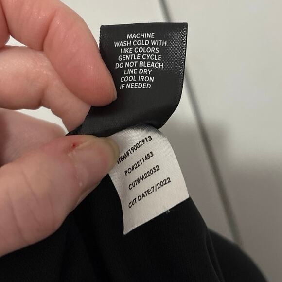 Torrid black flutter sleeve metallic tie back romper size 1X - Picture 11 of 11